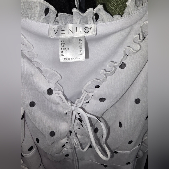 🍂🍁NWOT VENUS POLKA DOT COLD SHOULDER TOP White & Black Top SIZE 20 - Picture 4 of 7